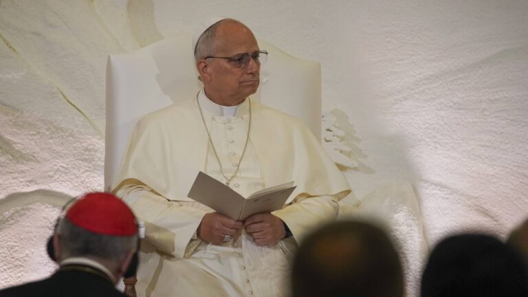 Papa’dan “yapay zekâyla duygusal ilişki” uyarısı