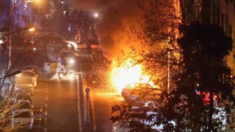 Trump’tan “İran’da göstericiler asılmaya başlarsa çok sert önlemler alırız” uyarısı