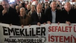 CHP Avcılar İlçe Başkanlığı’ndan ’emekliler’ için yürüyüşü; “Sarayın düzenine hep beraber son vereceğiz“