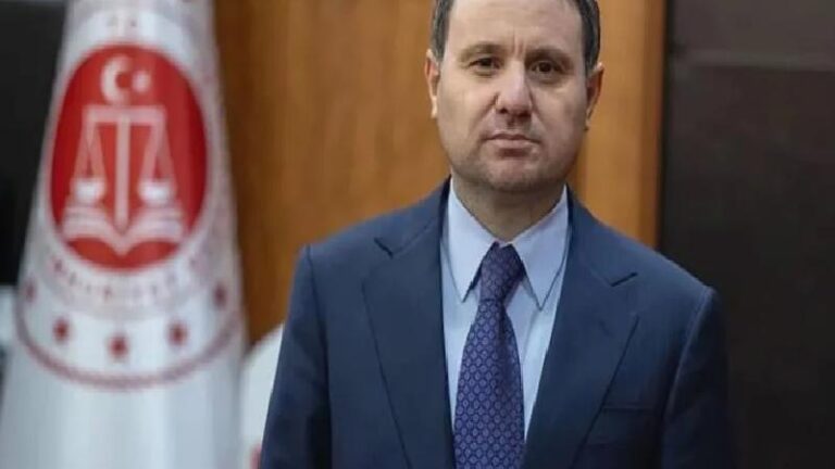 Cumhuriyet yazarı Pehlivan: Akın Gürlek’in masasındaki konular