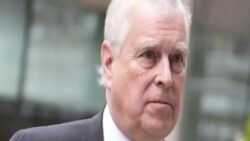 Epstein kurbanı, Andrew ile cinsel ilişki için İngiltere’ye gönderildiğini iddia etti