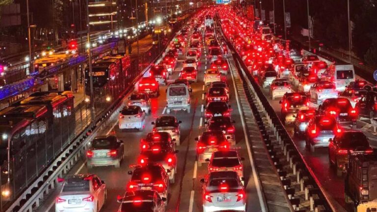 Yarıyıl tatili bitti: İlk iş gününde trafik yüzde 81’e kadar ulaştı!