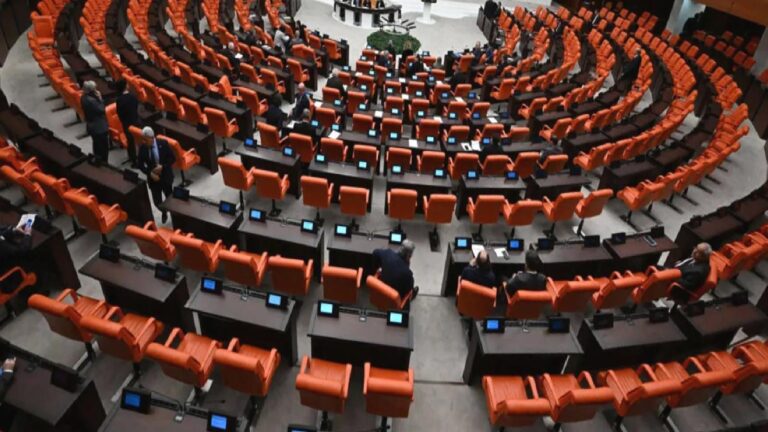 AKP’den yeni teklif: Alkollü içki satışına ve tanıtımına yönelik yasaklar genişletiliyor