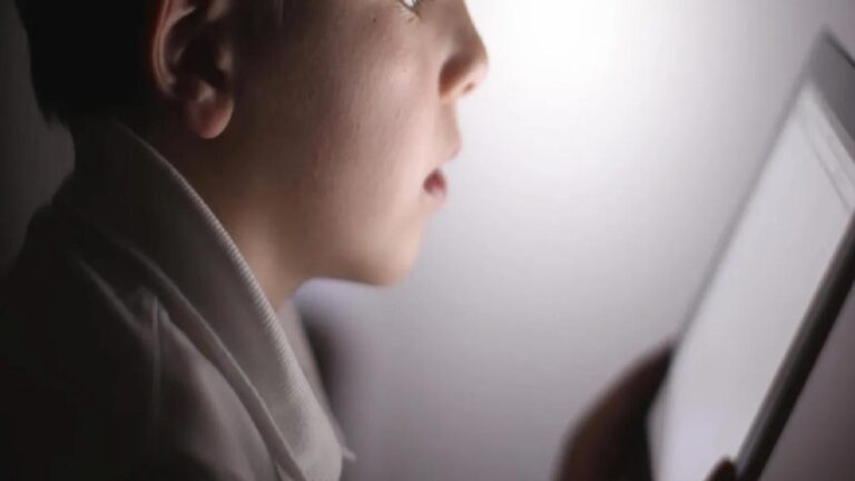 Bakan Uraloğlu’ndan ebeveynlere çağrı: Çocukların dijital dünyasını takip edin