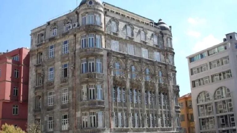 Beyoğlu’ndaki tarihi bina rekor fiyata el değiştirdi!