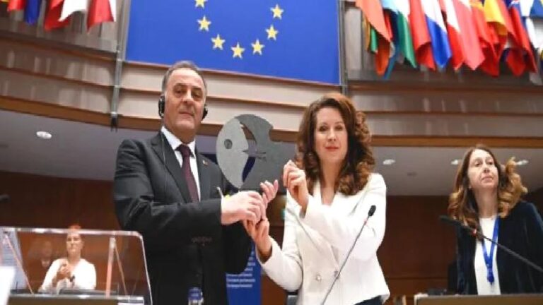 Brüksel’de İmamoğlu’na uluslararası ödül: “Özgürlüğüm kısıtlı ama umudum ve iradem özgür”