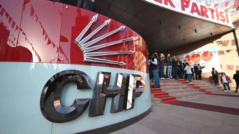 CHP nisan ayında sahaya iniyor: 81 ilde politika notları anlatılacak