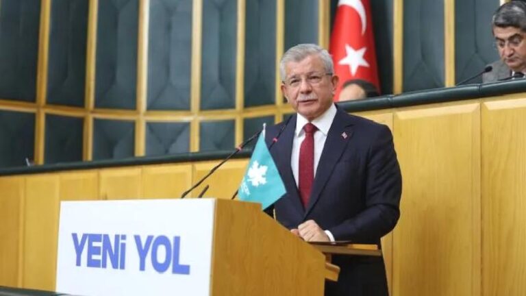 Davutoğlu’ndan Trump’ın “anlaşma” açıklaması için “psikolojik harp taktiği” değerlendirmesi