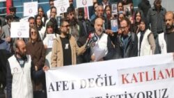Depremde hayatını kaybedenlerin yakınları ceza indirimine tepki gösterdi: Bir insanın canı bu kadar mı kıymetsiz?