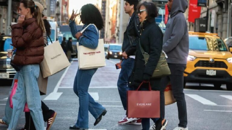 İran gerilimi ABD’de tüketici güvenini baskıladı