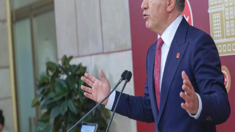 Murat Emir basın toplantısına tabletle geldi, mal varlığı kayıtlarını gazetecilere gösterdi: Taşınmaz beyanı böyle yapılır