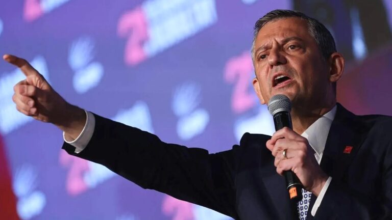 Özgür Özel, kurmaylarıyla 19 Mart sonrası planlamayı konuştu: CHP sahadan çekilmeyecek, mitingler sürecek