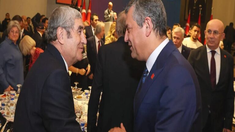 Özgür Özel, şehit aileleri ve gazilerle iftar programında: Bu salondaki tek bir kişinin sorunu kalmayacak, namus ve şeref sözü veriyorum