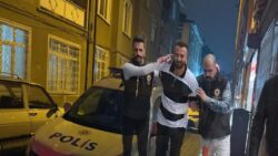 Tartıştığı babasını boğarak öldürmüş, geceyi cesetle aynı evde geçirmiş!