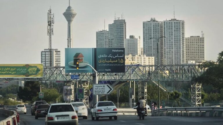 Trump, “48 saat içinde Hürmüz açılmazsa İran’ın enerji santrallerini hedef alırız” dedi; Tahran misilleme yanıtı verdi