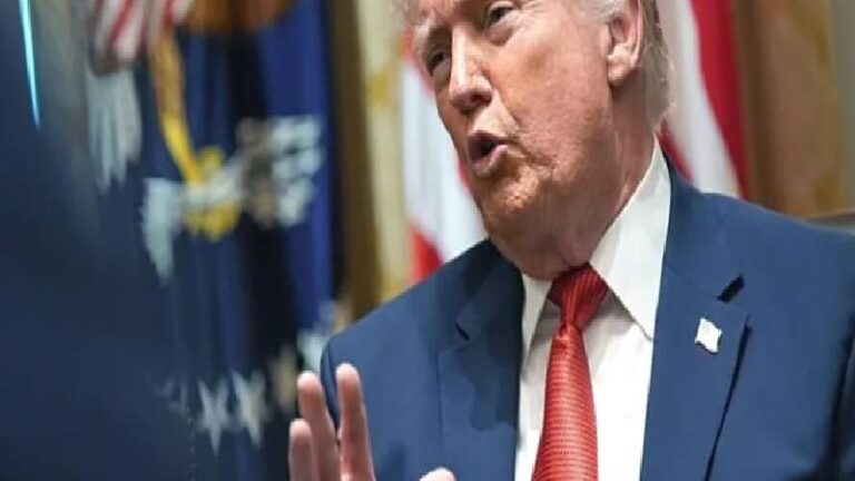 Trump, İsfahan’a düzenlenen saldırının görüntüsünü paylaştı:  Saldırıda 907 kiloluk sığınak delici bomba kullanıldı