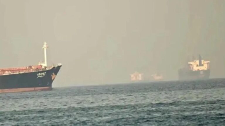 ABD-İran arasında geçici ateşkesin ardından gözler Hürmüz Boğazı’nda: İlk gemiler geçti
