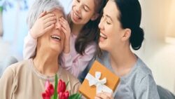 Anneler Günü araştırması: Her 10 kişiden 9’u annesine hediye alıyor