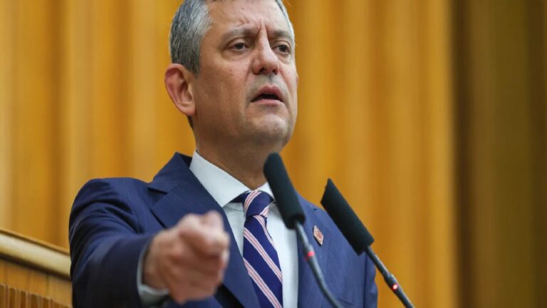 CHP’li belediye başkanları Genel Merkez’de toplandı: Özgür Özel, yeni yol haritasını açıklıyor