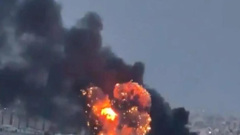 İran iki noktada demir yolu köprülerinin hedef alındığını açıkladı: 3 kişi hayatını kaybetti