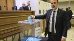 Karar yazarı Beki: Sandık sonuçları sandıksız terse dönerken AK Parti bir milli irade zaferinden ötekine koşuyor!