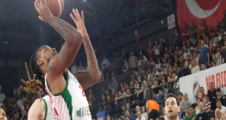 Karşıyaka son saniye basketiyle Esenler Erokspor’u mağlup etti