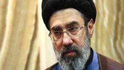 NYT’den İran iddiası: Mücteba Hamaney ‘onay makamı’na dönüştü, ülkeyi Devrim Muhafızları yönetiyor