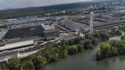 Stellantis, Avrupa’daki dört fabrikasını satışa çıkarıyor