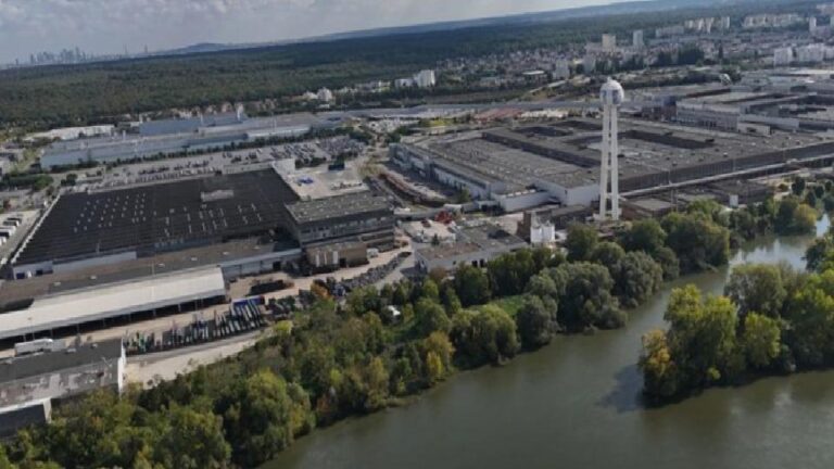 Stellantis, Avrupa’daki dört fabrikasını satışa çıkarıyor