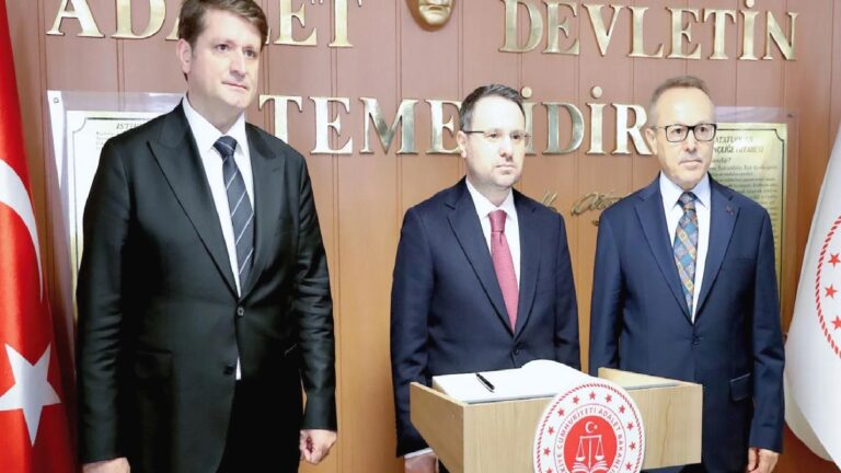 Tanrıkulu’ndan Akın Gürlek’e: Diyarbakırda MHP ve AK Parti’yi ziyaret etmesi, Türkiye’de adaletin taraflı yere getirildiğini gösteriyor