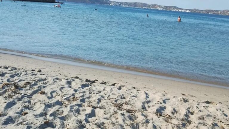 Yunanistan’dan çevre koruma adımları: 251 plajda şezlong ve şemsiye yasak