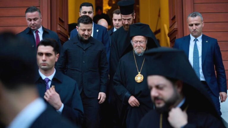 Zelenski’den Fener Rum Patrikhanesi’ne ziyaret: Patrik Bartholomeos ile barış müzakerelerini görüştü
