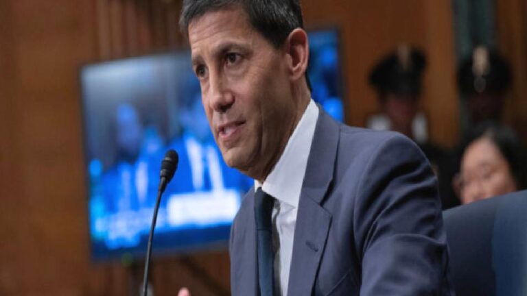 ABD Senatosu Kevin Warsh’un Fed başkanlığını onayladı