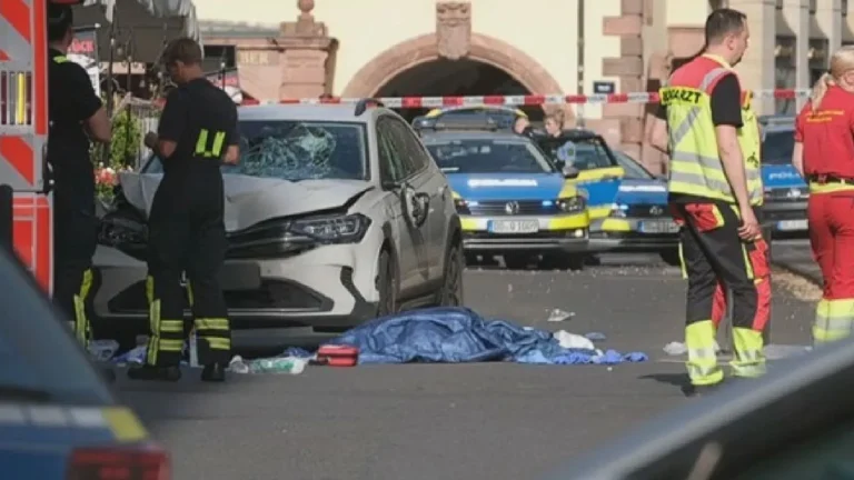 Almanya’nın Leipzig kentinde bir araç kalabalığa daldı, 2 kişi öldü