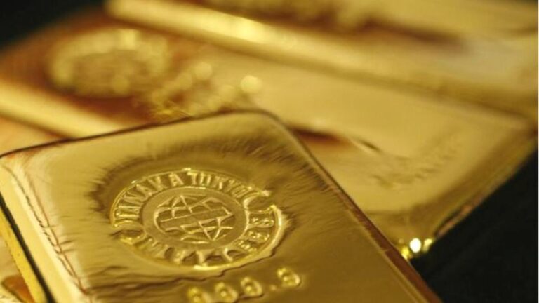 Altın güçlü dolar ve faiz endişeleriyle haftalık kayba yöneldi