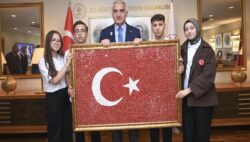 Bakan Ersoy, 19 Mayıs’ta genç sanatçıları ağırladı