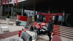 Başsavcılık’tan CHP soruşturması: Meclis yürüyüşü ile CHP önünde bir kadının üzerine araba süren kişiye de soruşturma