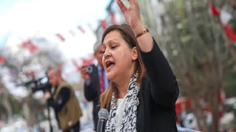 Burcu Köksal’ın AKP’ye katılmasına Afyonlulardan tepki: Keşke Silivri’de yatsaydı, hakkımızı helal etmiyoruz