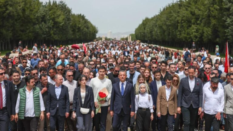 CHP Genel Başkanı Özgür Özel, gençlerle birlikte Kızılay’dan Anıtkabir’e yürüyecek