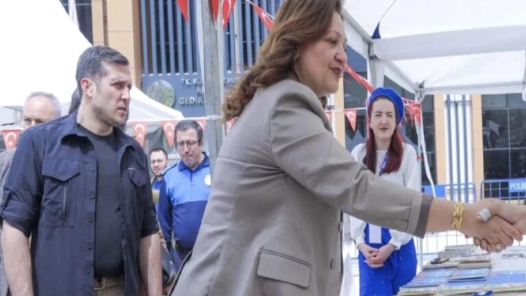 CHP’den AKP’ye katılmıştı: Burcu Köksal, sokağa koruma polisiyle çıktı