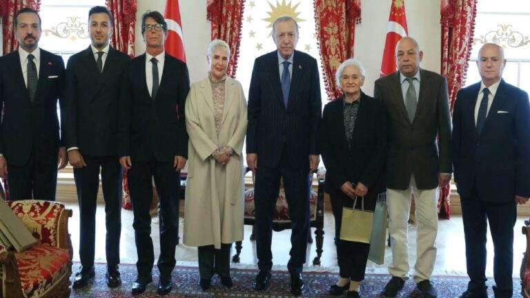 Cumhurbaşkanı Erdoğan, 1960 darbesi ardından idam edilen siyasilerin aileleriyle bir araya geldi