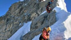 Dünyanın en yüksek zirvesi Everest Dağı her yıl büyümeye devam ediyor