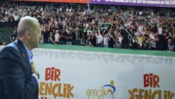 Ertuğrul Özkök: 24 yılda yaratılan “dindar nesil” yüzde kaç ve kaç kişi?