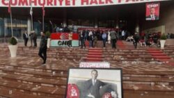 Eski CHP vekili Sarı, Kılıçdaroğlu’nun Genel Merkez’e gitmeyeceğini duyurdu: Kurultaya gideceğiz, bu harap hâl CHP yönetiminin eseridir