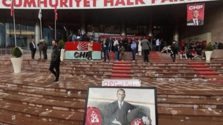 Eski CHP vekili Sarı, Kılıçdaroğlu’nun Genel Merkez’e gitmeyeceğini duyurdu: Kurultaya gideceğiz, bu harap hâl CHP yönetiminin eseridir