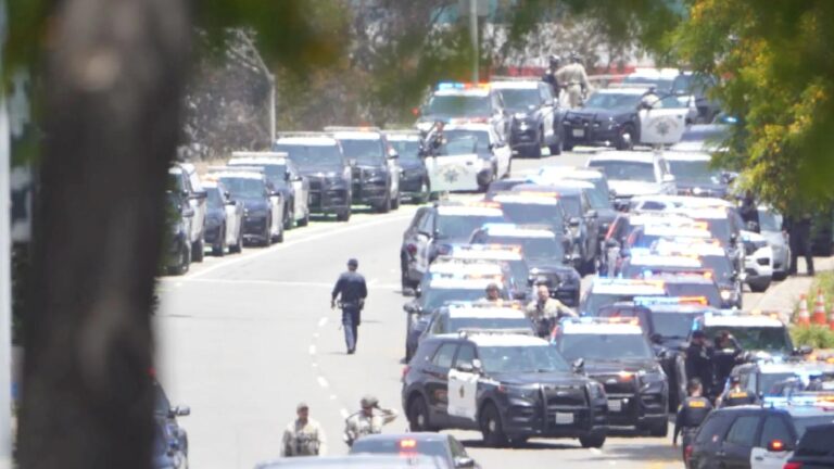 FBI: San Diego İslam Merkezi saldırganlarıyla bağlantılı evlerde 30 silah ele geçirildi