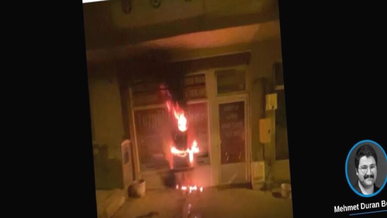 Gazete ofisini ateşe verdi, canlı yayınladı: Cumhurbaşkanı’na sesleniyorum, kaymakamla yolsuzluk yapıyorlar