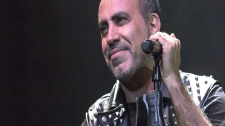 Haluk Levent konser sırasında rahatsızlandı