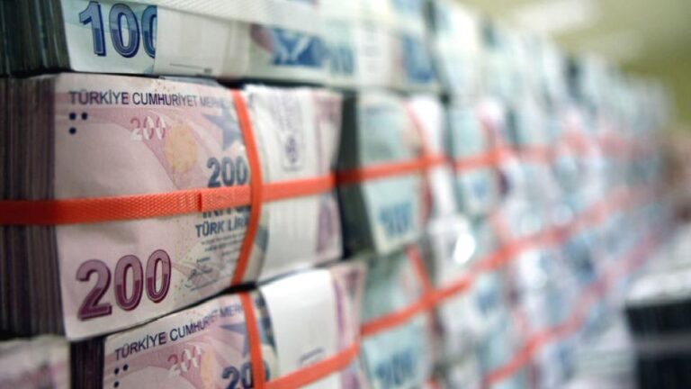 Hazine nakit dengesi Nisan’da 251,2 milyar TL açık verdi