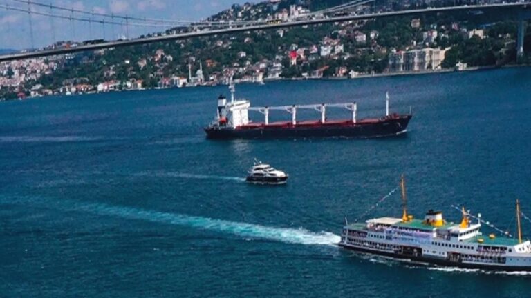 İstanbul Boğazı’nda gemi trafiği çift yönlü açıldı